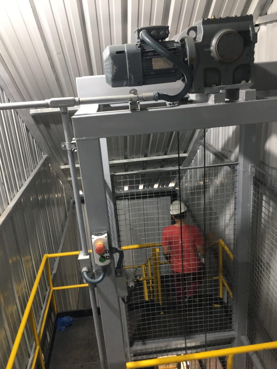 Sistema de Control Eléctrico para Elevador de Carga de 2 Niveles - Imagen 3