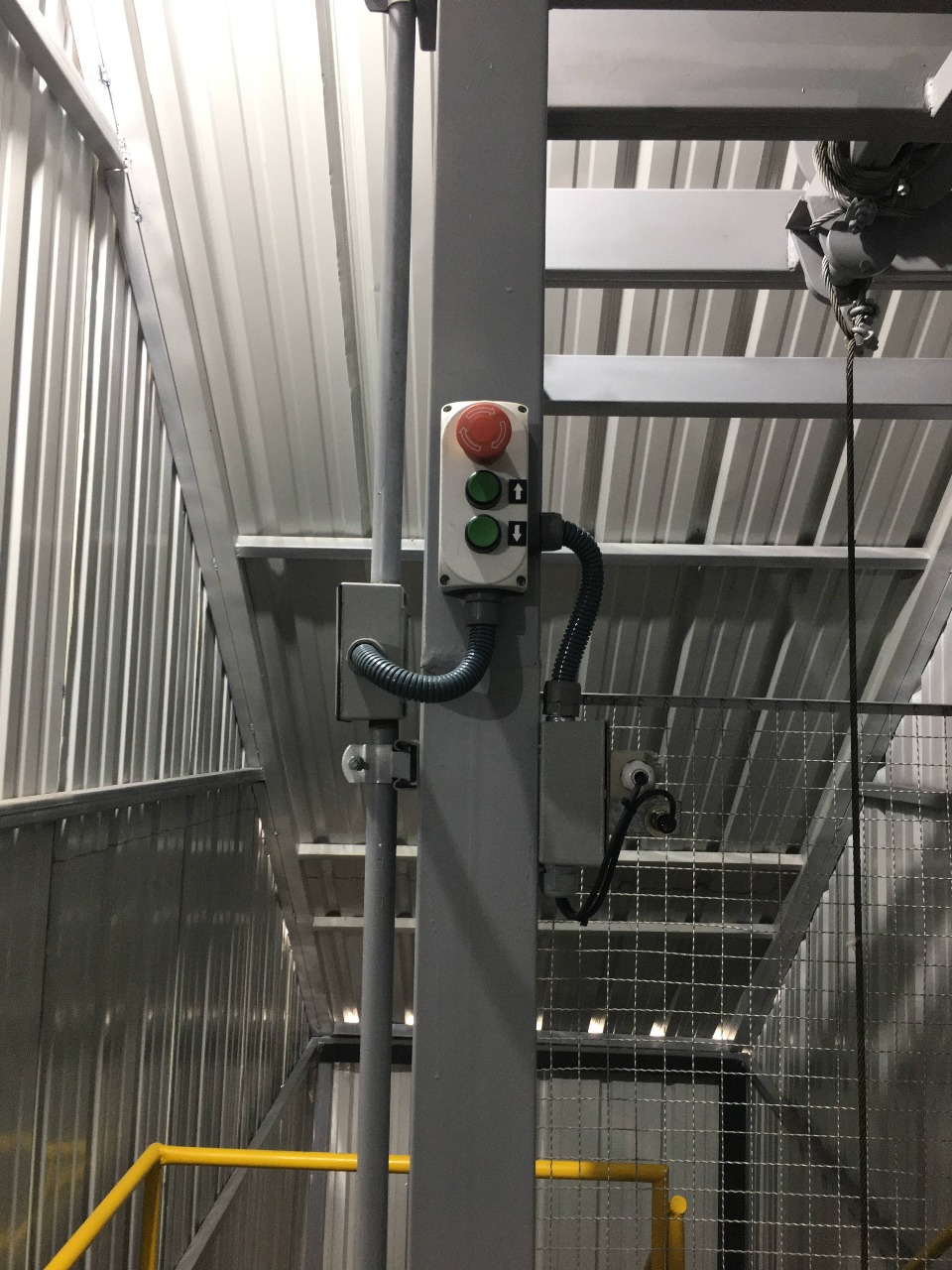 Sistema de Control Eléctrico para Elevador de Carga de 2 Niveles - Imagen 4
