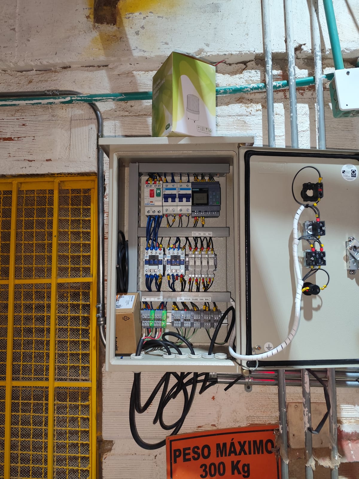 Tablero de Control y Lógica de Parada para Elevador Industrial Multipisos - Imagen 5
