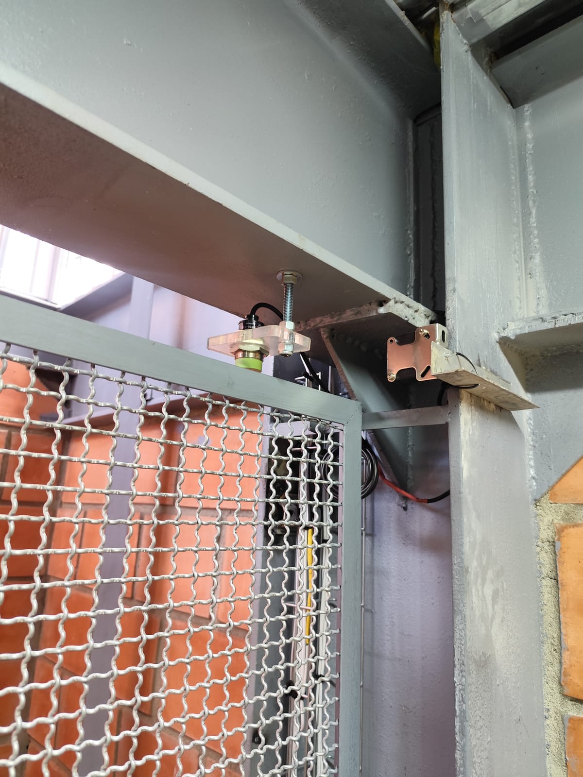 Tablero de Control y Lógica de Parada para Elevador Industrial Multipisos - Imagen 6