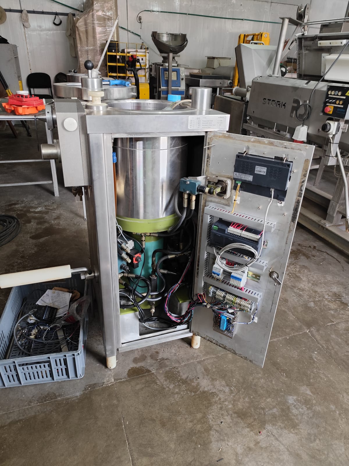 Integración Electromecánica y Mando para Embutidora de Carne - Imagen 2
