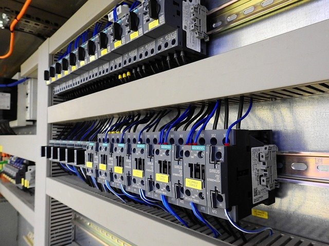 Mantenimiento Correctivo en Tableros de Control de Motores – Entorno Industrial - Imagen 1